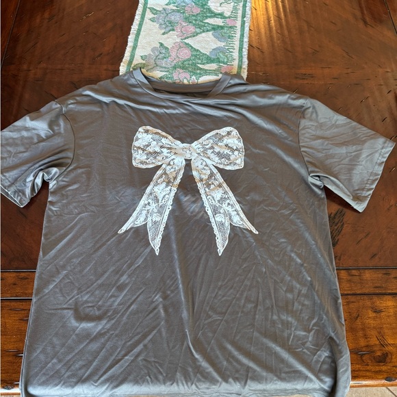 SHEIN Tops - SHEIN Gray Short Sleeve Tee with White Lace Bow Graphic